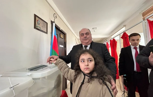 Prezidentliyə namizəd Fuad Əliyev səs verib - FOTO