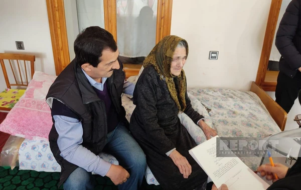 Oğuzda 102 yaşlı seçici səs verib - FOTO