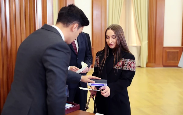 Prezident İlham Əliyev, birinci xanım Mehriban Əliyeva və ailə üzvləri Xankəndidə səs veriblər - VİDEO