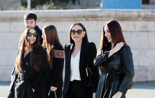 Prezident İlham Əliyev, birinci xanım Mehriban Əliyeva və ailə üzvləri Xankəndidə səs veriblər - VİDEO