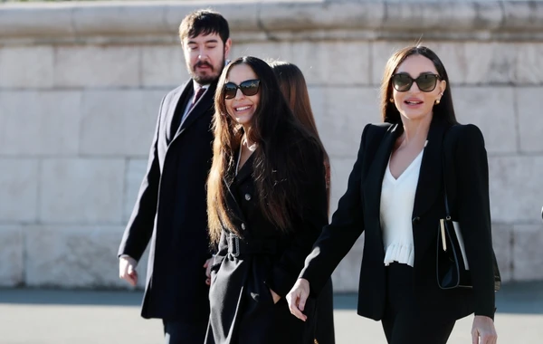 Prezident İlham Əliyev, birinci xanım Mehriban Əliyeva və ailə üzvləri Xankəndidə səs veriblər - VİDEO