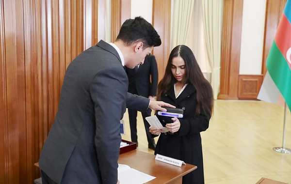 Prezident İlham Əliyev, birinci xanım Mehriban Əliyeva və ailə üzvləri Xankəndidə səs veriblər - VİDEO