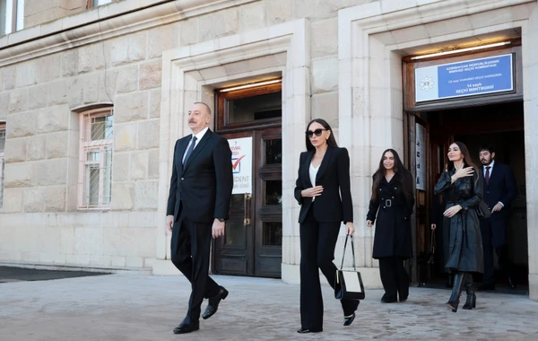 Prezident İlham Əliyev, birinci xanım Mehriban Əliyeva və ailə üzvləri Xankəndidə səs veriblər - VİDEO