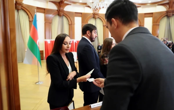 Prezident İlham Əliyev, birinci xanım Mehriban Əliyeva və ailə üzvləri Xankəndidə səs veriblər - VİDEO