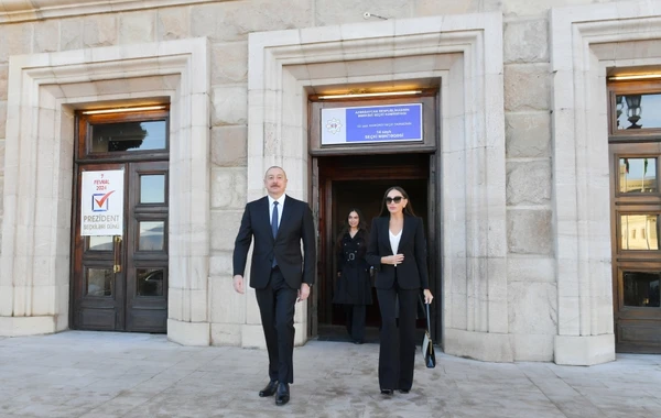 Prezident İlham Əliyev, birinci xanım Mehriban Əliyeva və ailə üzvləri Xankəndidə səs veriblər - VİDEO