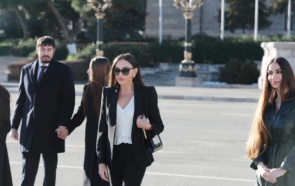 Prezident İlham Əliyev, birinci xanım Mehriban Əliyeva və ailə üzvləri Xankəndidə səs veriblər - VİDEO