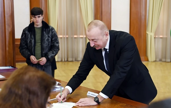 Prezident İlham Əliyev, birinci xanım Mehriban Əliyeva və ailə üzvləri Xankəndidə səs veriblər - VİDEO