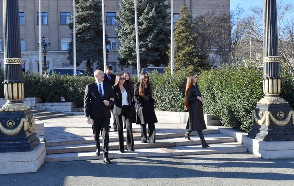 Prezident İlham Əliyev, birinci xanım Mehriban Əliyeva və ailə üzvləri Xankəndidə səs veriblər - VİDEO