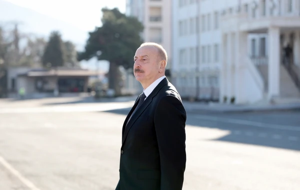 Prezident İlham Əliyev, birinci xanım Mehriban Əliyeva və ailə üzvləri Xankəndidə səs veriblər - VİDEO