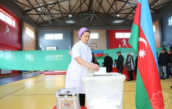 Ağalı kəndində səsvermə prosesindən FOTOREPORTAJ