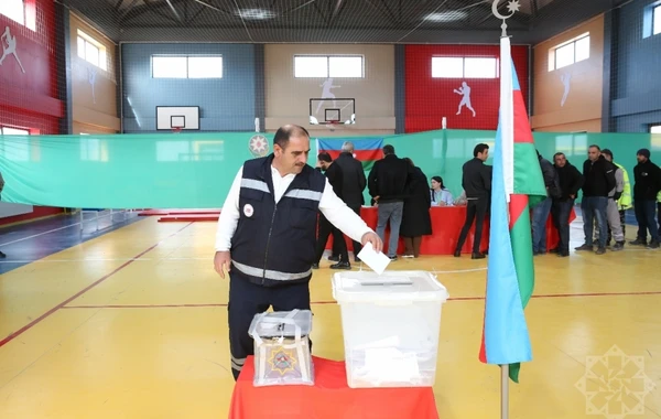Ağalı kəndində səsvermə prosesindən FOTOREPORTAJ