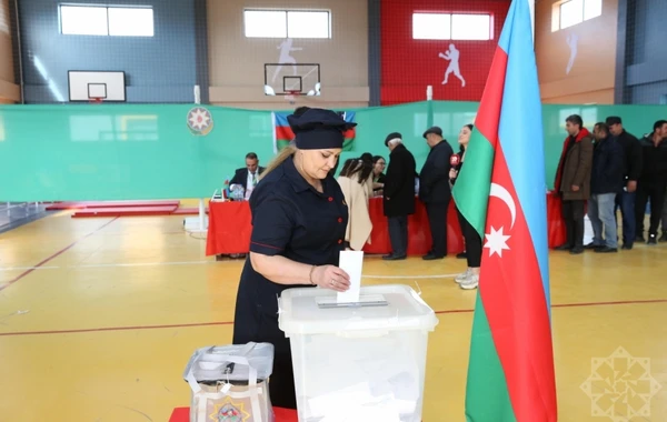 Ağalı kəndində səsvermə prosesindən FOTOREPORTAJ