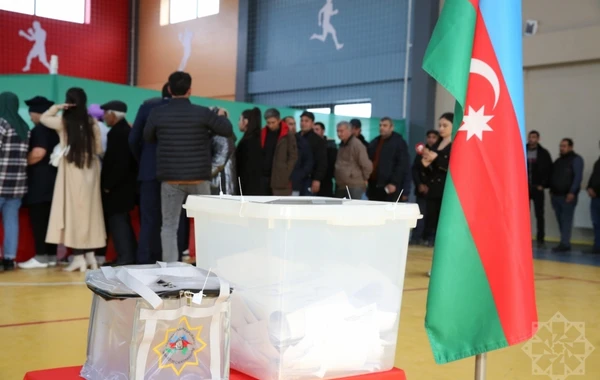 Ağalı kəndində səsvermə prosesindən FOTOREPORTAJ