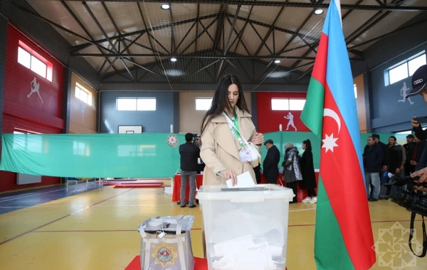 Ağalı kəndində səsvermə prosesindən FOTOREPORTAJ