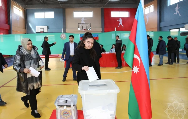 Ağalı kəndində səsvermə prosesindən FOTOREPORTAJ