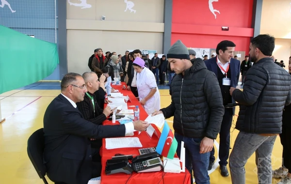 Ağalı kəndində səsvermə prosesindən FOTOREPORTAJ