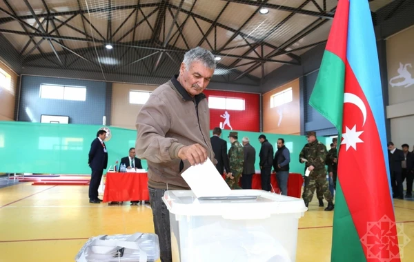 Ağalı kəndində səsvermə prosesindən FOTOREPORTAJ