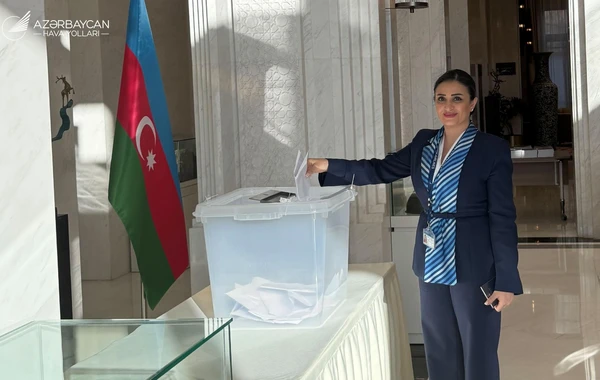 AZAL-ın xaricdə olan əməkdaşları seçkilərdə iştirak edirlər - FOTO