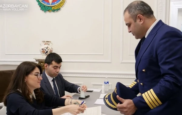 Сотрудники AZAL, находящиеся за рубежом, принимают участие в выборах - ФОТО