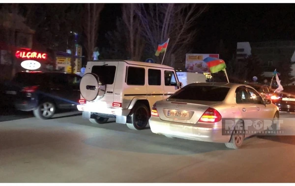 Exit-pollun nəticələri açıqlanandan sonra Sumqayıtda avtoyürüş başlayıb - FOTO