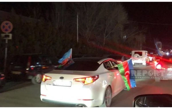 После объявления результатов exit-poll в Сумгайыте начался автопробег - ФОТО