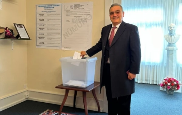 Azərbaycanın Berndəki səfirliyində səsvermə prosesinə yekun vurulub - FOTO