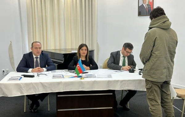 Polşada seçicilər səsvermə prosesində yüksək fəallıq göstəriblər - FOTO