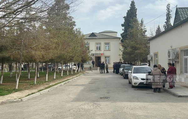 Kürdəmir sakini anası və qonşusunu qətlə yetirib, bir nəfəri isə ağır yaralayıb - FOTO