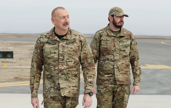 Prezident İlham Əliyev və oğlu Heydər Əliyev Hərbi Hava Qüvvələrinin hərbi obyektlərində olublar - YENİLƏNİB - FOTO
