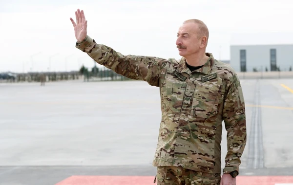 Президент Ильхам Алиев и его сын Гейдар Алиев посетили военные объекты Военно-воздушных сил - ОБНОВЛЕНО + ФОТО