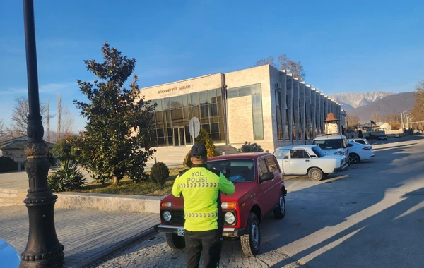 İsmayıllıda dayanma-durma qaydalarını pozan sürücülər barəsində tədbir görülüb - FOTO