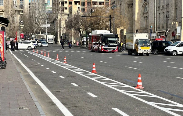 Bakının daha bir küçəsində velosiped yolları salınır - FOTO