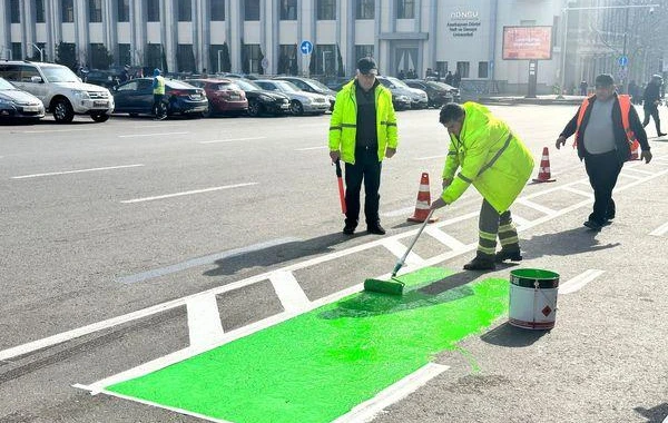 Bakının daha bir küçəsində velosiped yolları salınır - FOTO