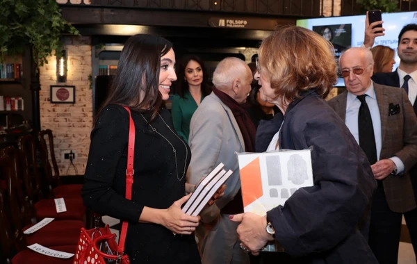 Bakı Kitab Mərkəzində məşhur rusiyalı sənətşünas Zelfira Trequlova ilə görüş keçirilib - FOTO