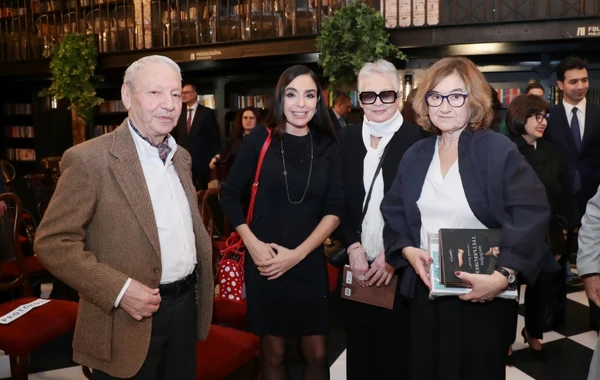 Bakı Kitab Mərkəzində məşhur rusiyalı sənətşünas Zelfira Trequlova ilə görüş keçirilib - FOTO