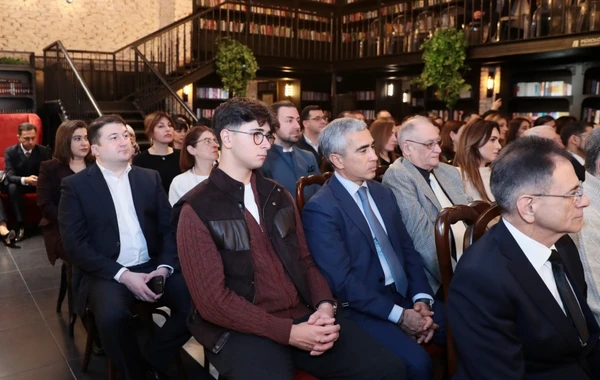 Bakı Kitab Mərkəzində məşhur rusiyalı sənətşünas Zelfira Trequlova ilə görüş keçirilib - FOTO
