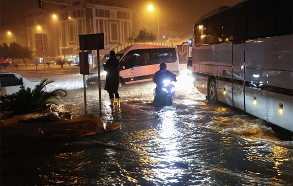 Antalyada sel fəlakəti - Yerli klubun futbolçuları təyyarədə çətin anlar yaşadı - FOTO