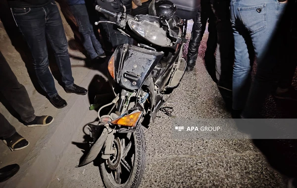 Bakıda piyada mopedə çırpılıb, xəsarət alanlar var - FOTO/VİDEO