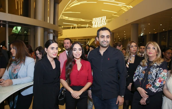 Heydər Əliyev Mərkəzində rəssam Kojo Marfonun sərgisinin açılışı olub - FOTO