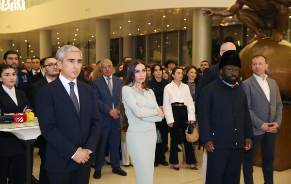 Heydər Əliyev Mərkəzində rəssam Kojo Marfonun sərgisinin açılışı olub - FOTO
