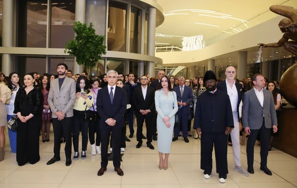 Heydər Əliyev Mərkəzində rəssam Kojo Marfonun sərgisinin açılışı olub - FOTO