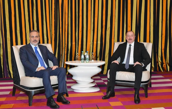 Azərbaycan Prezidenti Türkiyənin xarici işlər naziri ilə görüşüb - FOTO