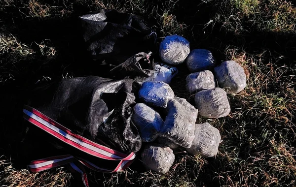 İranla sərhəddə xəbərdarlıq atəşi açılıb, 15,6 kq narkotik götürülüb - FOTO