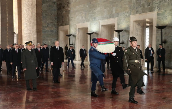 İlham Əliyev Ankarada Anıtqəbiri ziyarət edib - YENİLƏNİB - FOTO