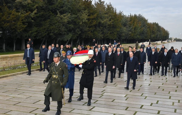 İlham Əliyev Ankarada Anıtqəbiri ziyarət edib - YENİLƏNİB - FOTO