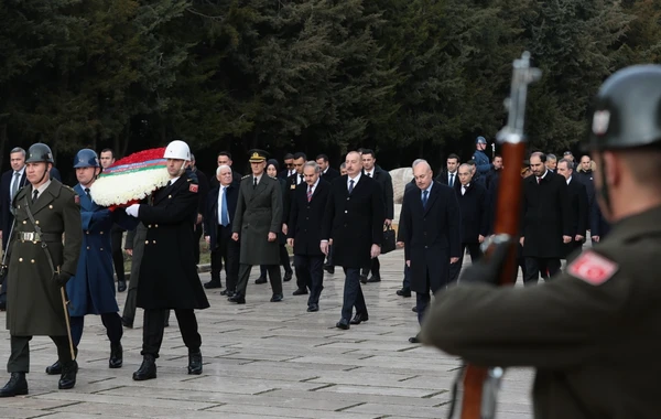 İlham Əliyev Ankarada Anıtqəbiri ziyarət edib - YENİLƏNİB - FOTO