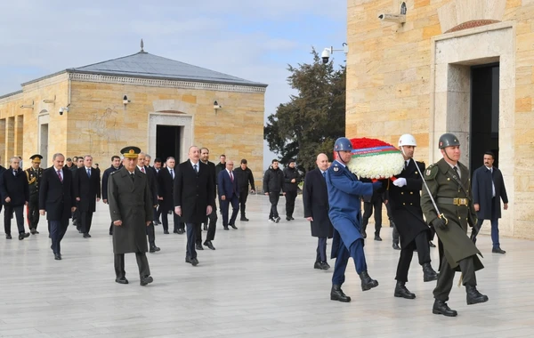İlham Əliyev Ankarada Anıtqəbiri ziyarət edib - YENİLƏNİB - FOTO