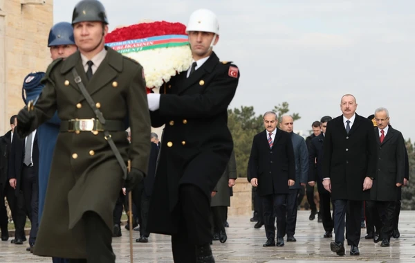 İlham Əliyev Ankarada Anıtqəbiri ziyarət edib - YENİLƏNİB - FOTO