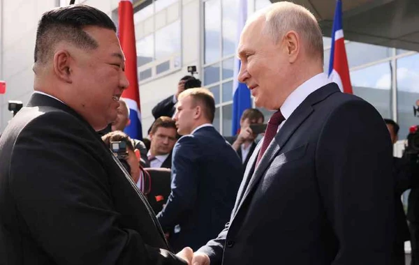 Putinin KXDR liderinə hədiyyə göndərdiyi maşın Cənubi Koreyanı qəzəbləndirib - FOTO