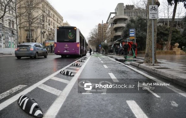 В Баку на велосипедных полосах устанавливают специальные барьеры - ФОТО